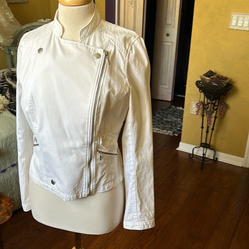 Carol white military style light weight jacket.  Size 38